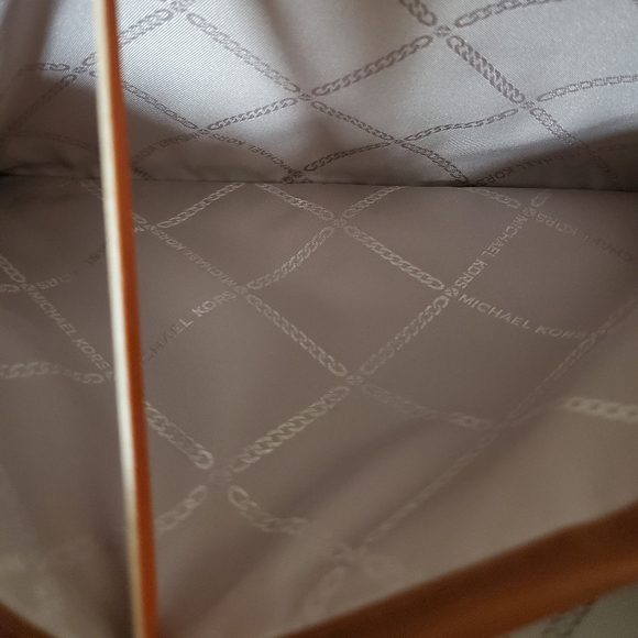 MK LG EW Crossbody-EUC - Picture 4 of 4